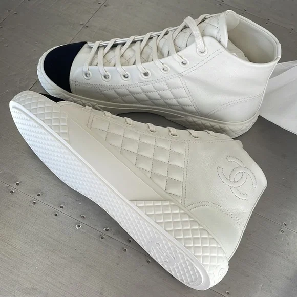Chanel 21b high top white black quilted trainer cap toe velvet sneakers sz 38.5 - Picture 5 of 12